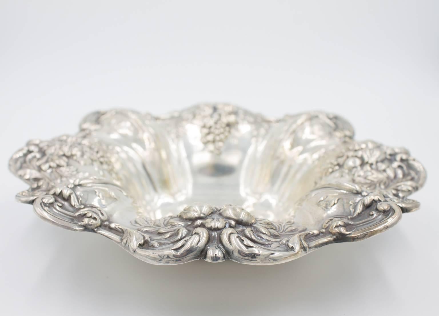 Sterling silver bowl, circa 1940 by Reed & Barton, in the 