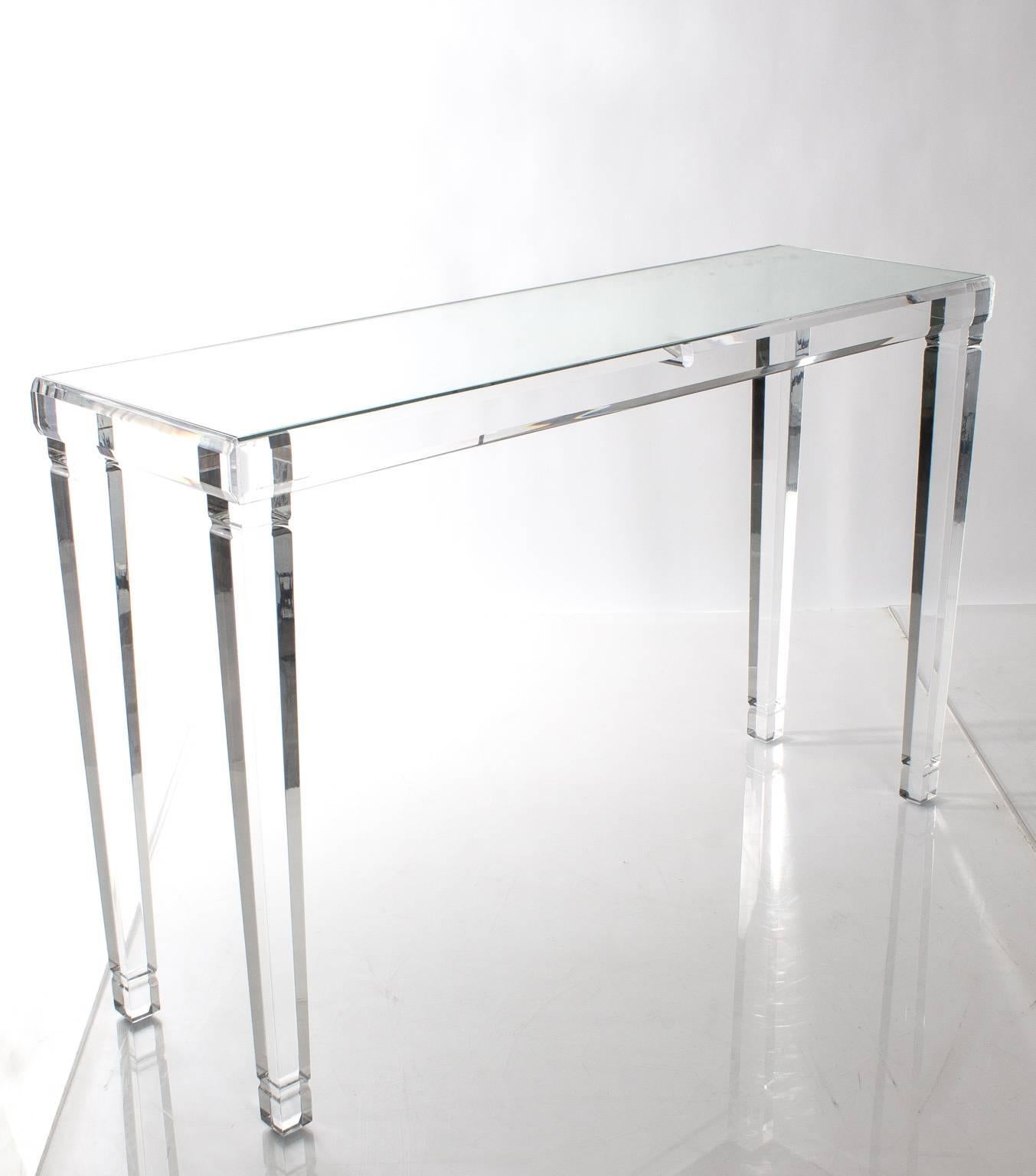 Lucite Table with Mirrored Top In Good Condition For Sale In Stamford, CT