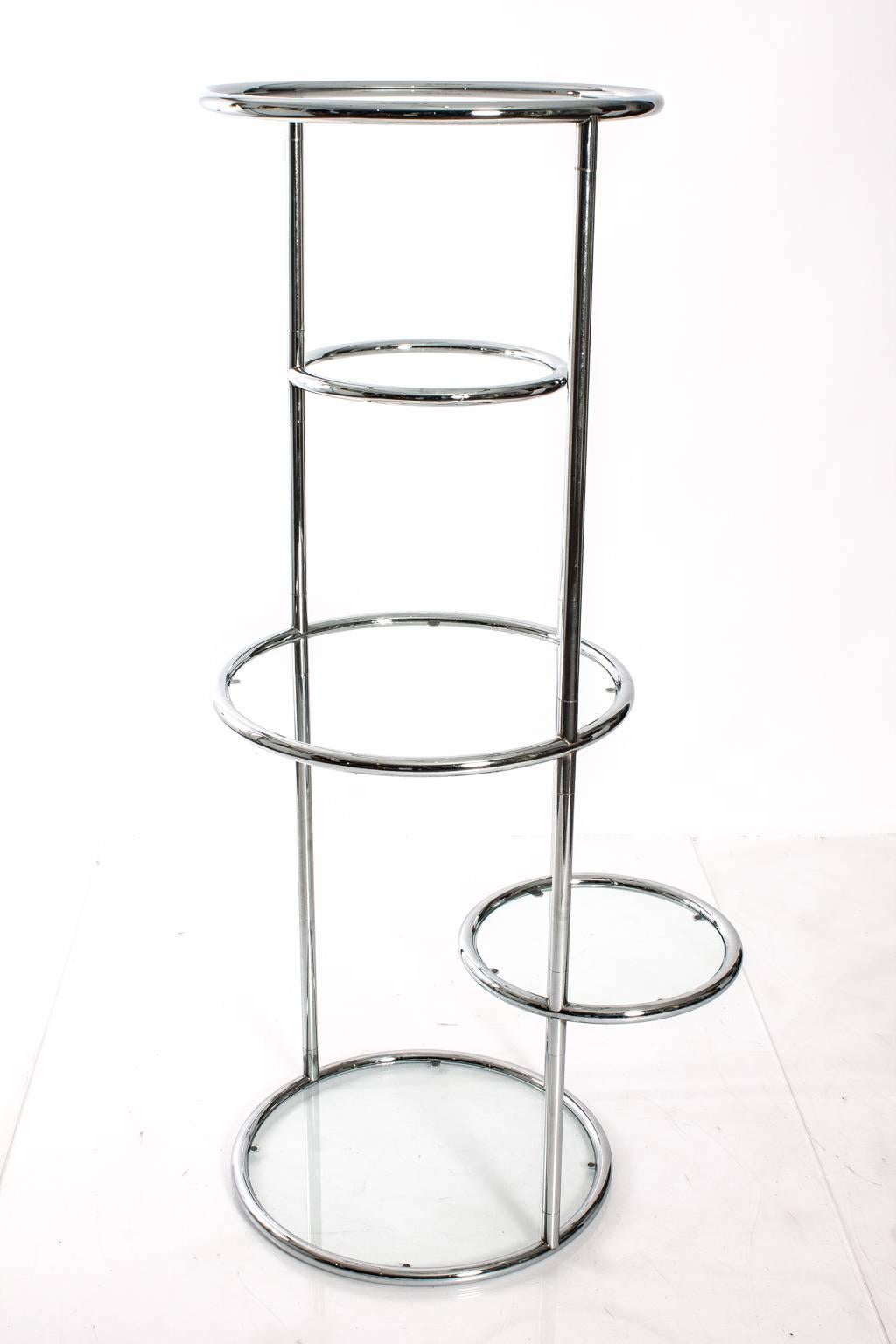 Modern Chrome and Glass Étagère In Good Condition For Sale In Stamford, CT