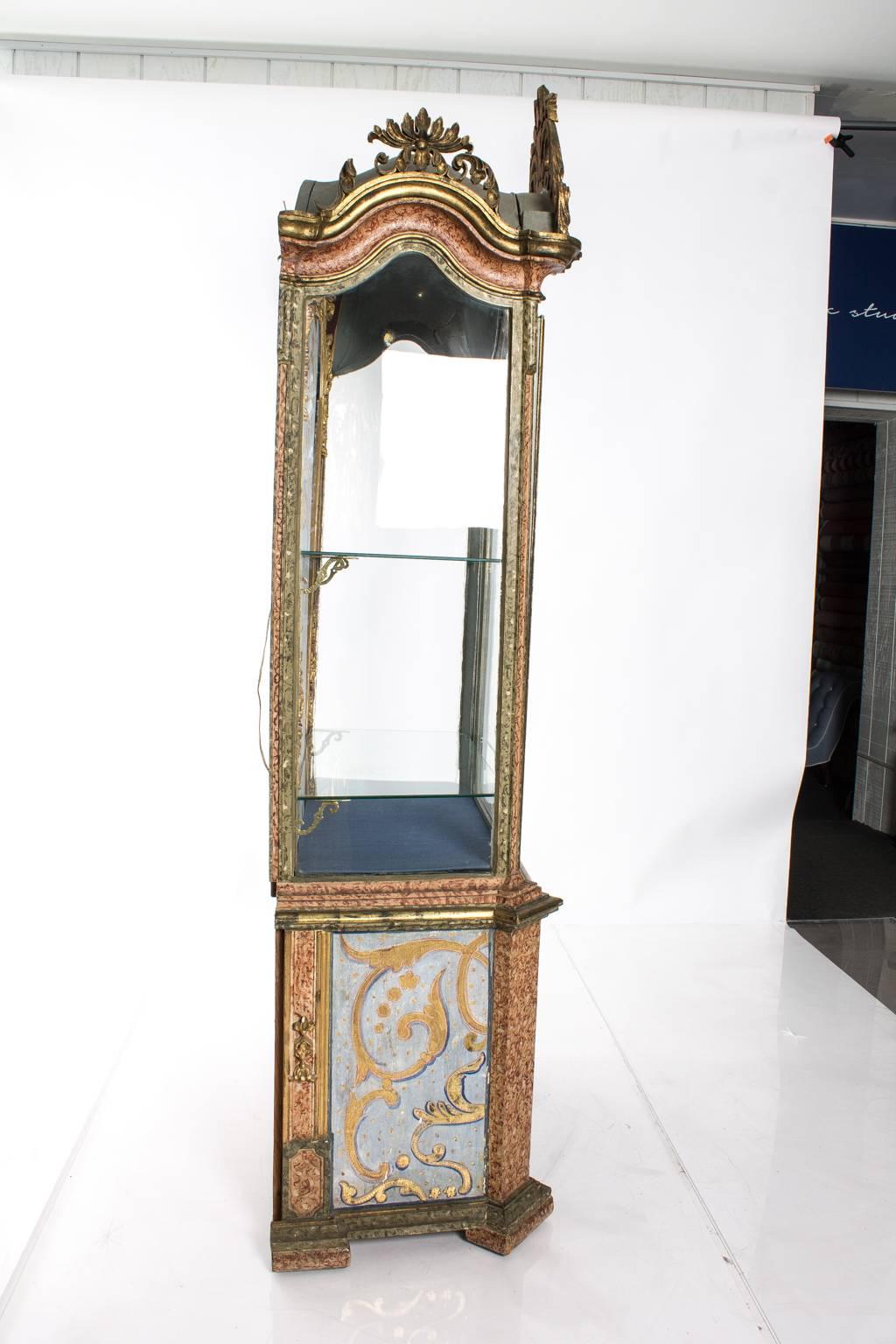 19th Century Venetian Cabinet In Good Condition In Stamford, CT
