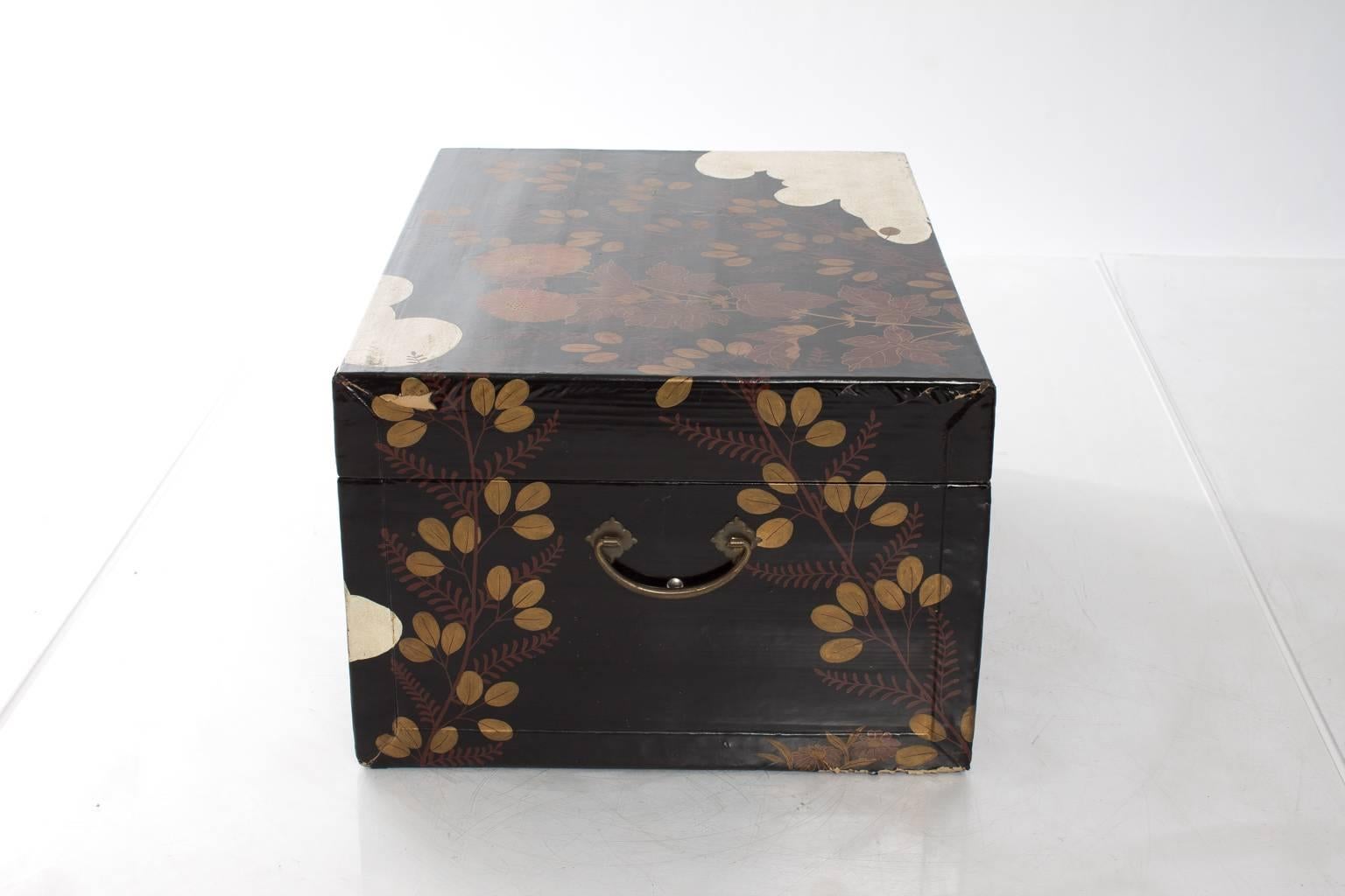 Japanese Lacquered Trunks In Good Condition In Stamford, CT