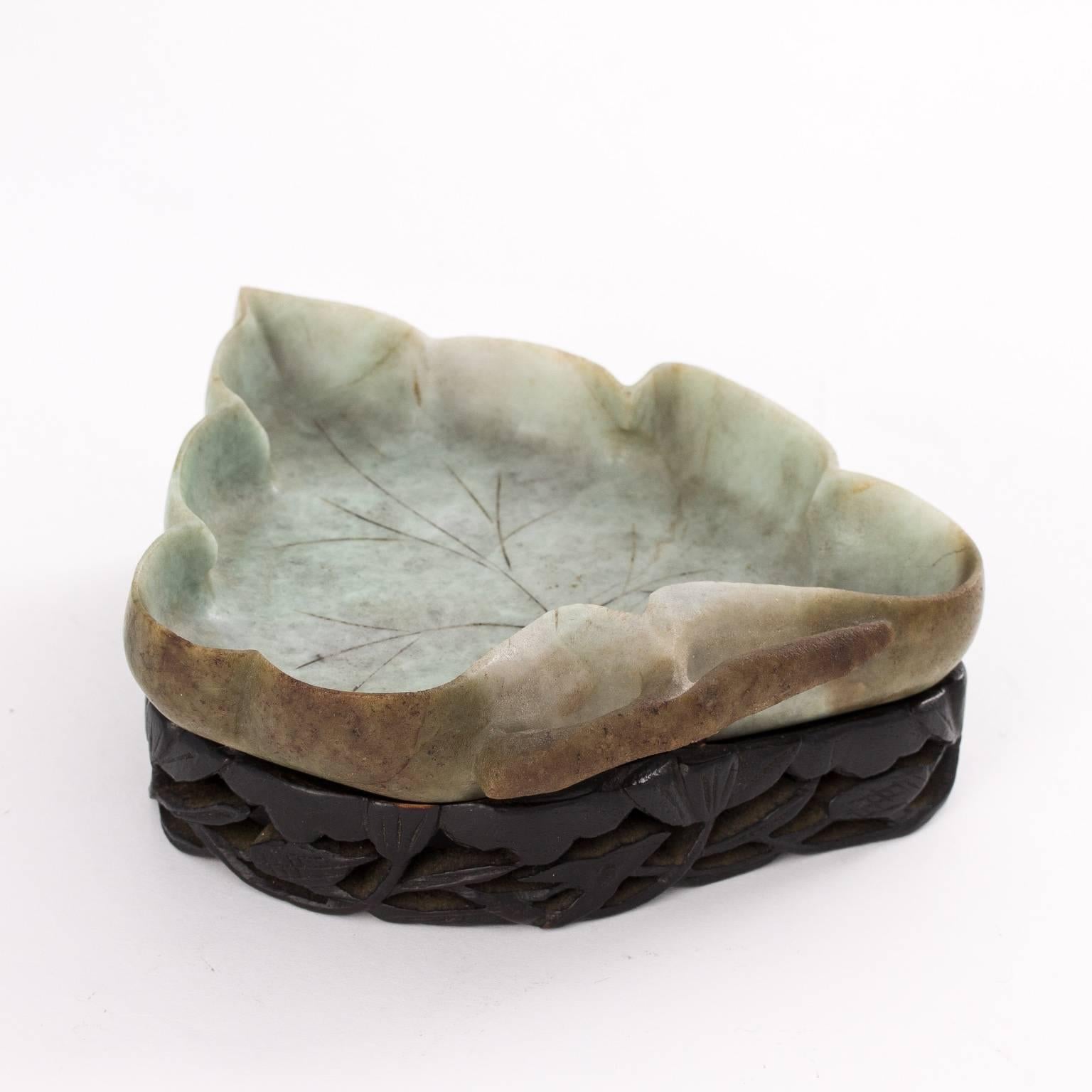 Chinese Jade Inkwell Stand In Good Condition For Sale In Stamford, CT