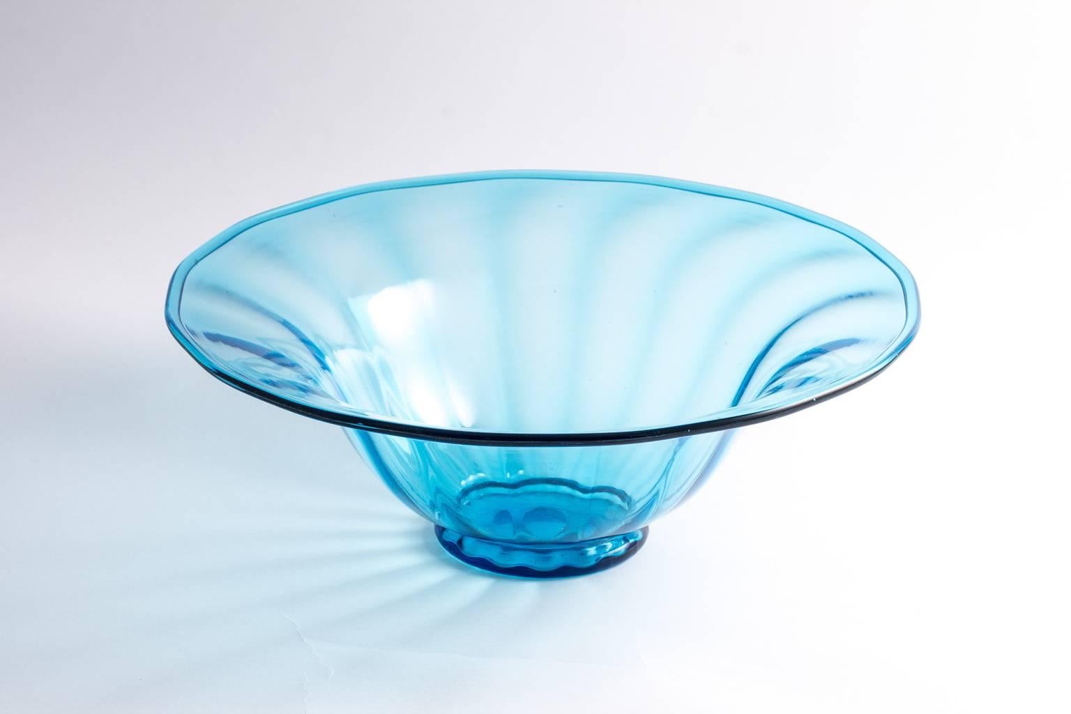 Large Steuben glass swirl bowl in 