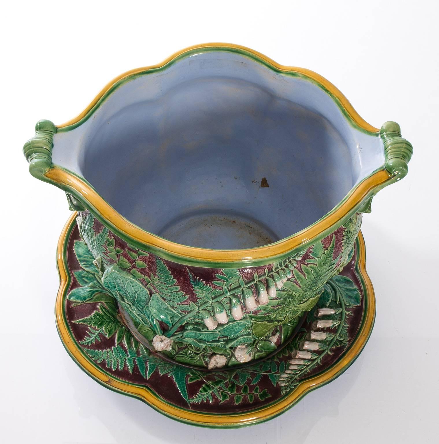 Pair of Minton cache pots and saucers.
