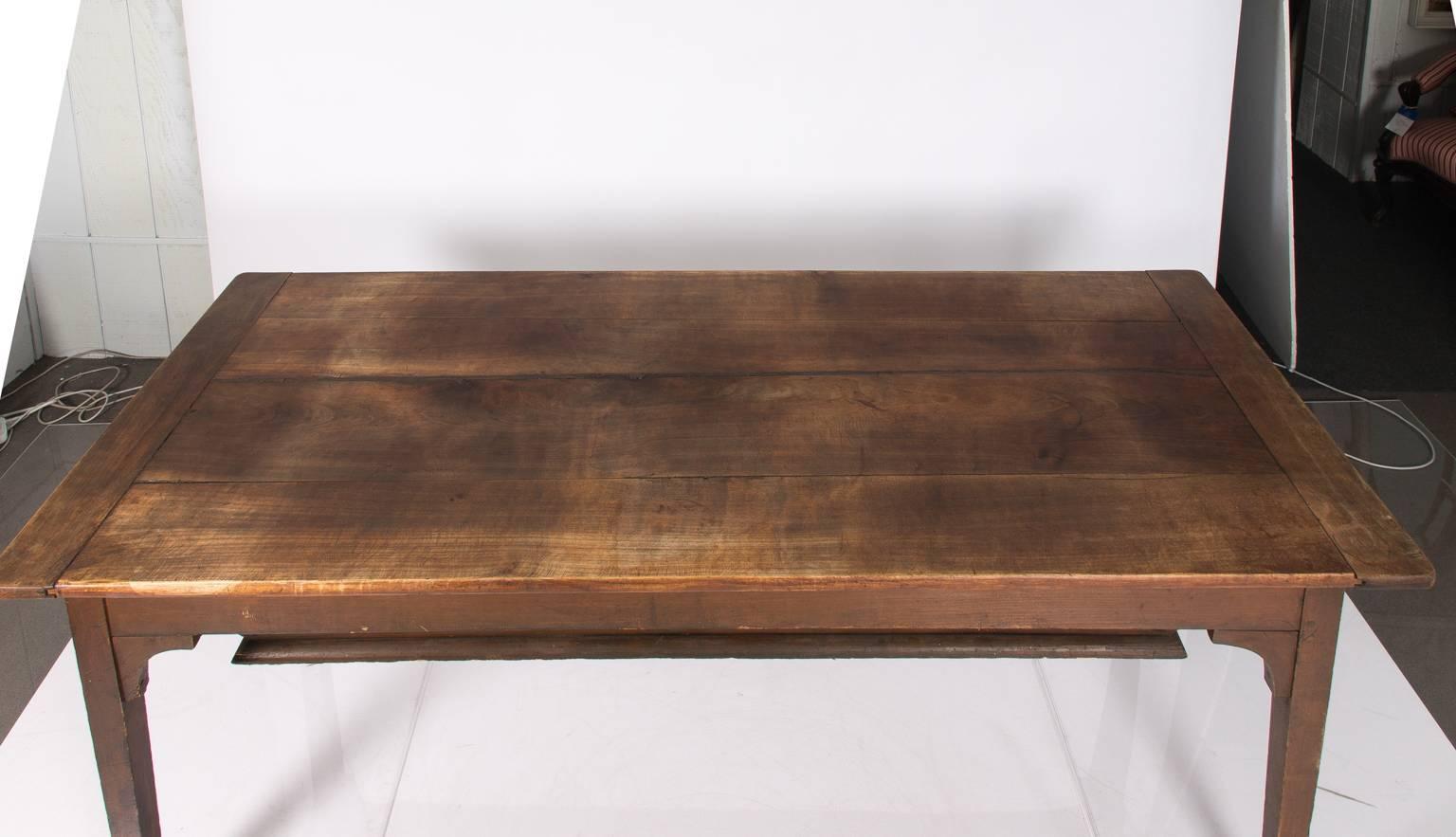 Tilt-Top Farmhouse Table In Good Condition In Stamford, CT