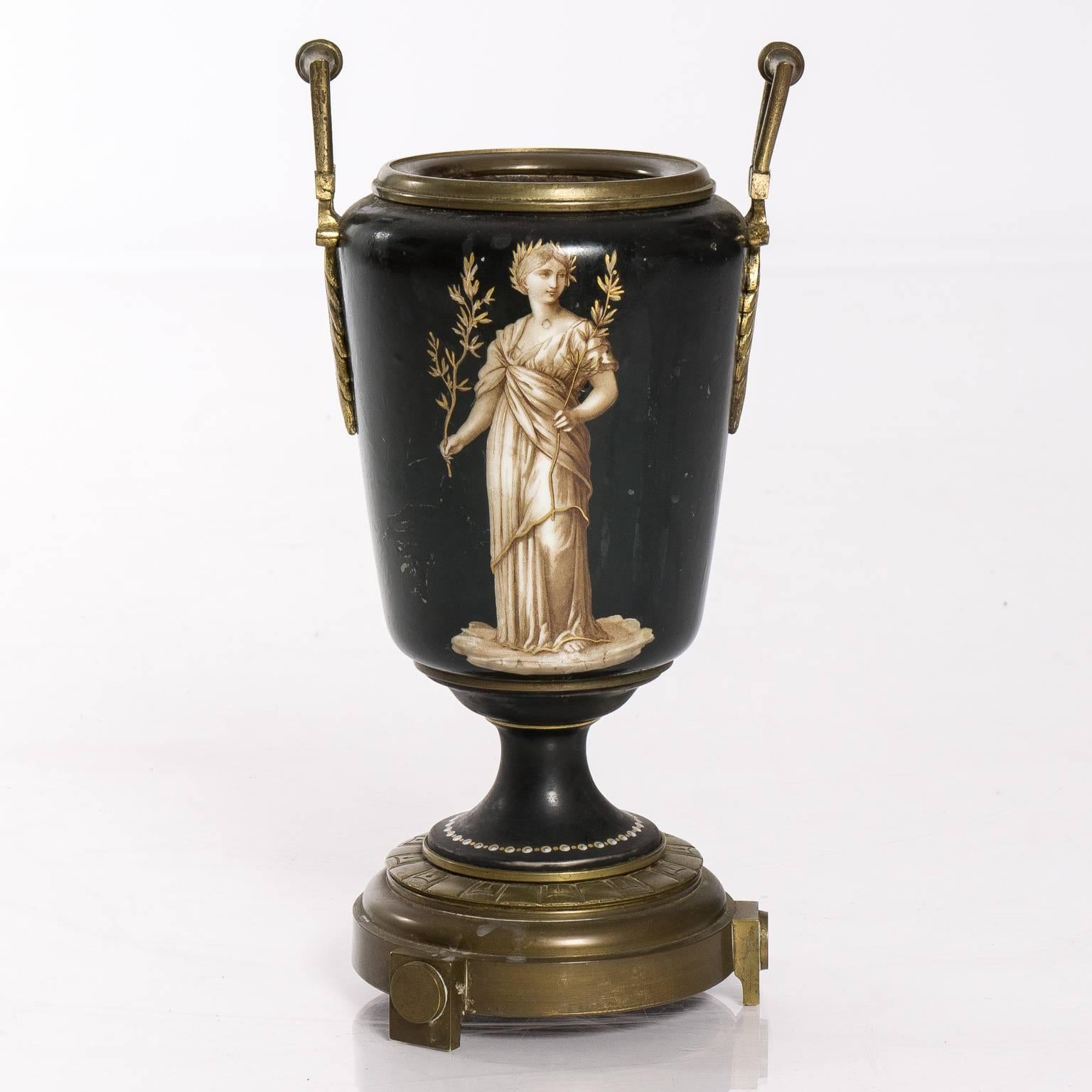 Pair of Early 20th Century French Urns For Sale 3