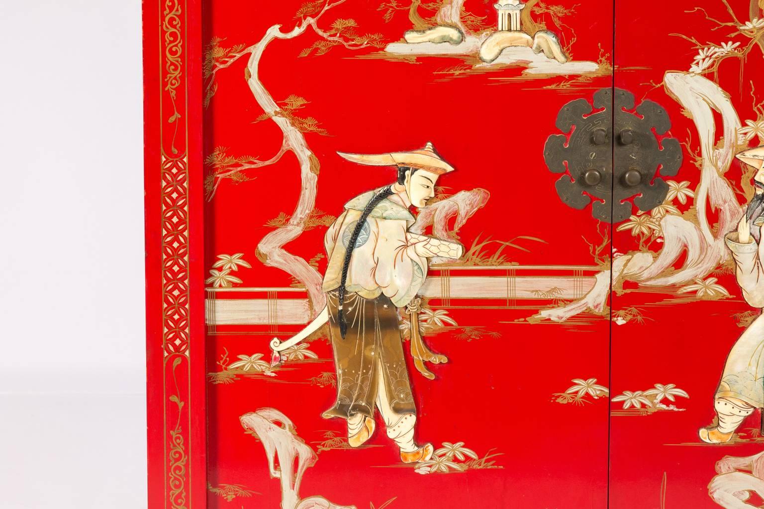 Lacquered Mid-20th Century Chinoiserie Cabinet
