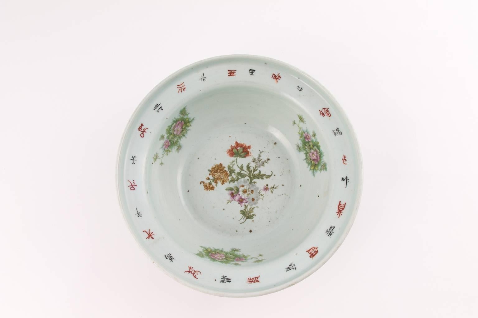 Early 19th century Chinese porcelain bowl with painted flower arrangement.
 