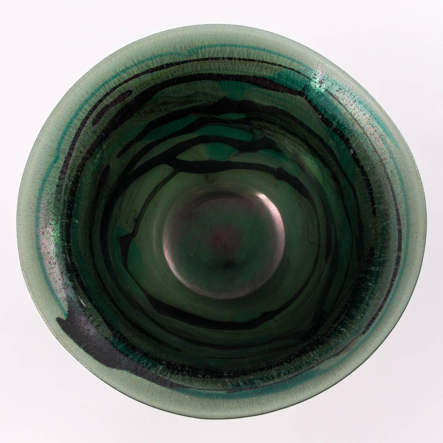 Studio Art Glass Bowl In Excellent Condition For Sale In Stamford, CT