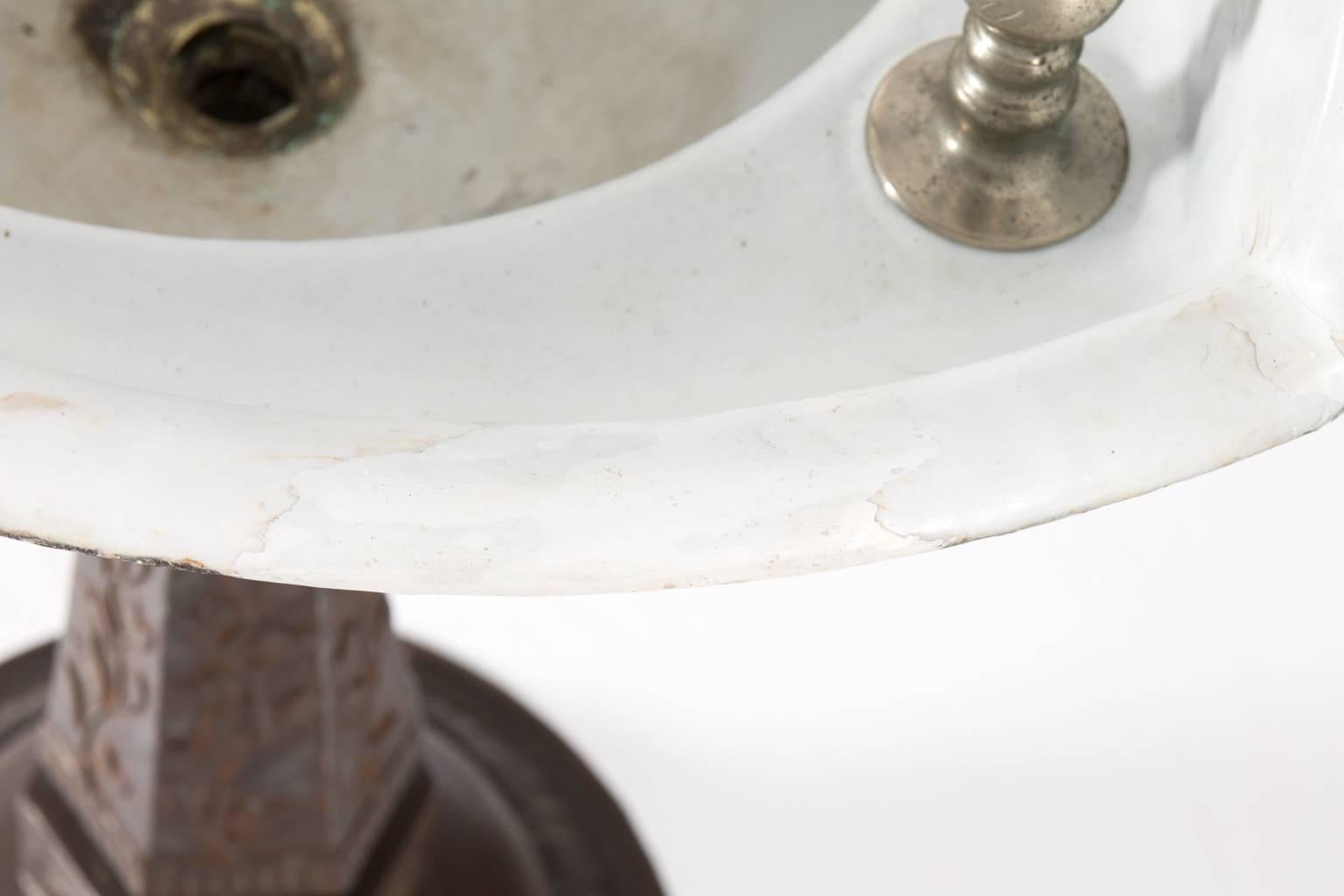 Victorian Cast Iron Corner Sink In Good Condition In Stamford, CT