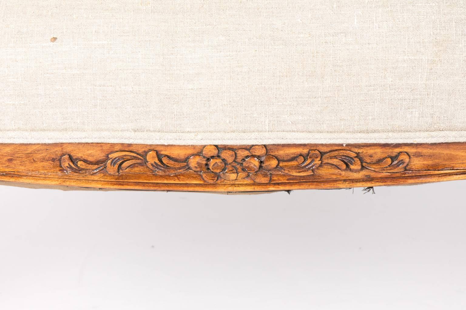 French Walnut Settee, circa 1900 For Sale 2