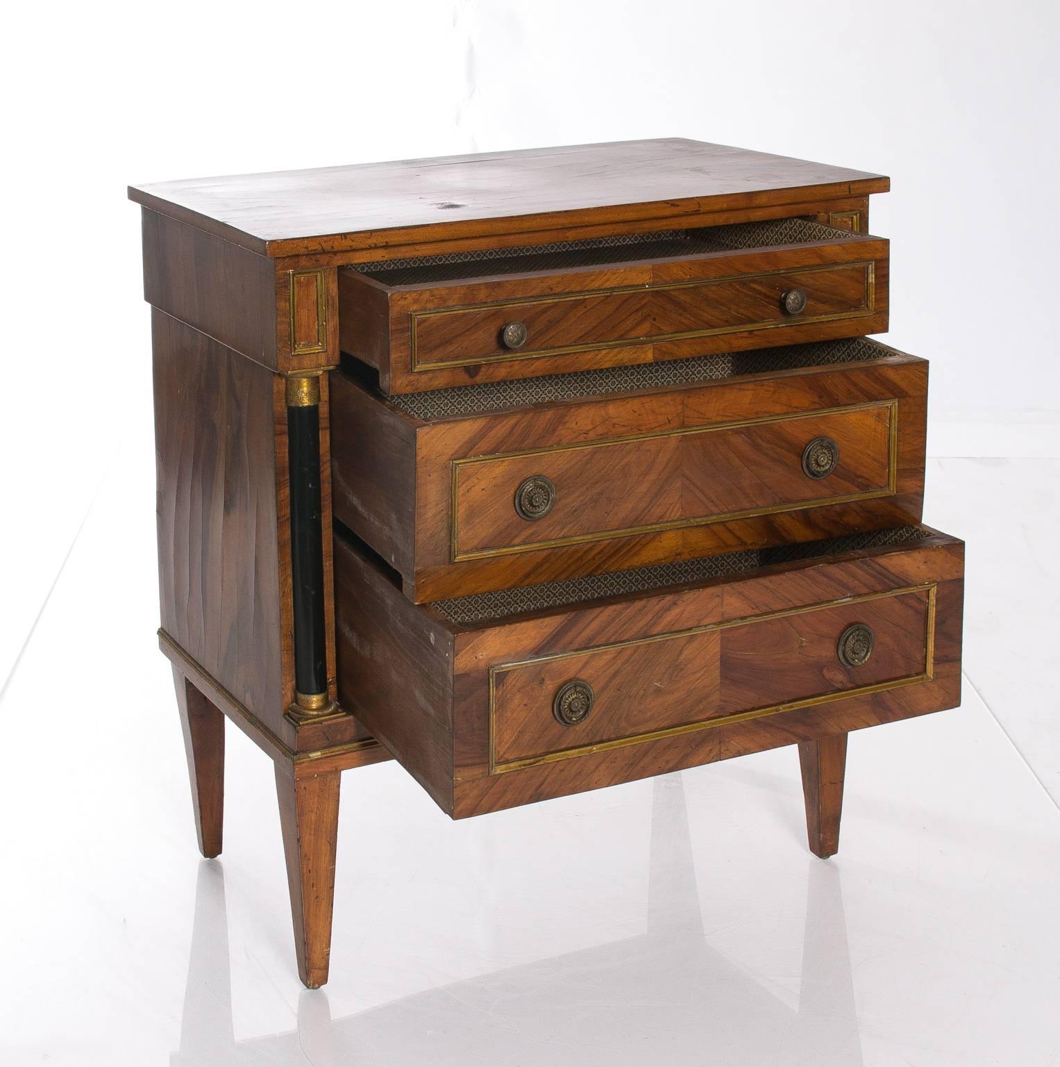 1920s Biedermeier Style Chest of Drawers In Good Condition In Stamford, CT