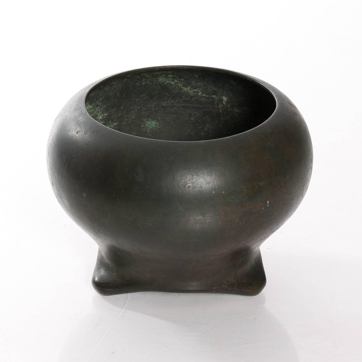 Bronze vessel from the Meiji Period, bottom is stamped with a maker's mark.
 