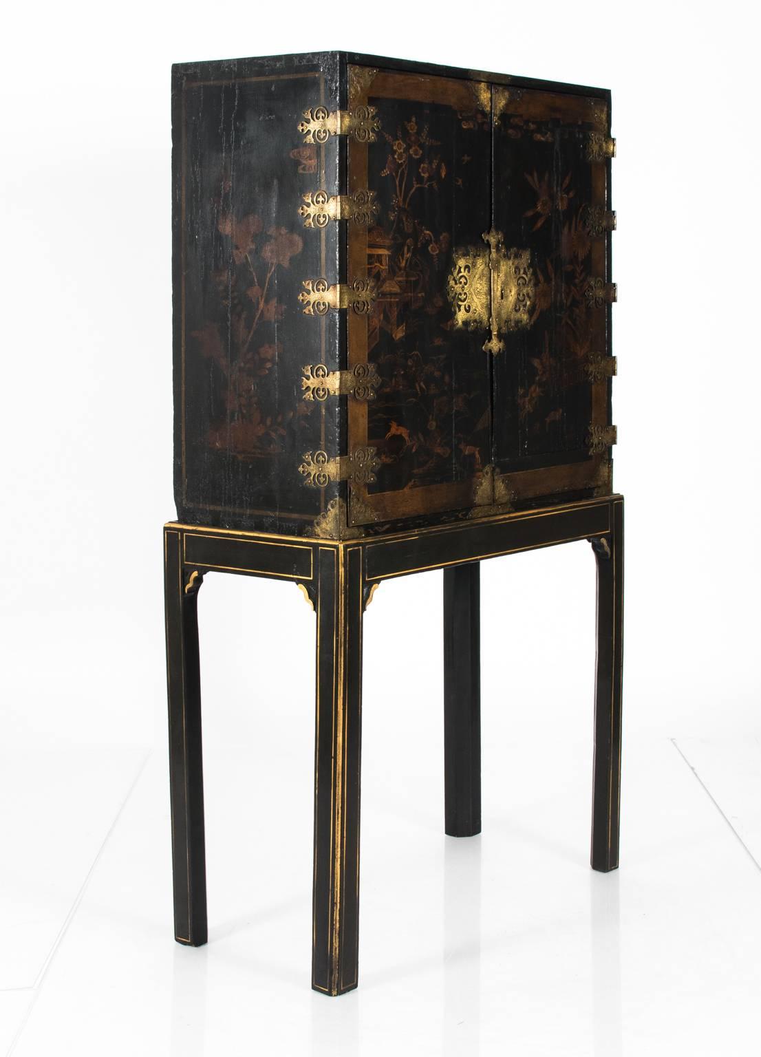 Chinoiserie Chinese Cabinet