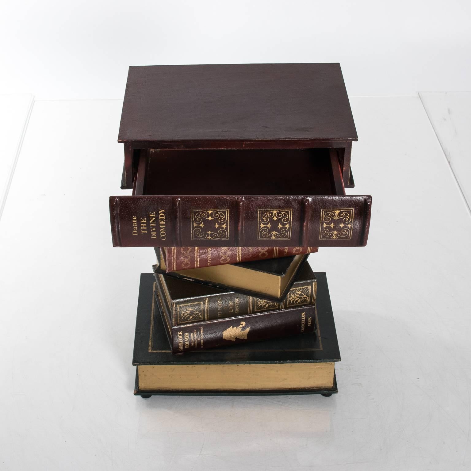 Gestapelter Büchertisch (Vergoldet)