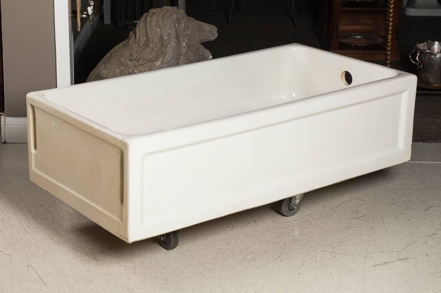 Earthenware Bathtub In Good Condition In Stamford, CT