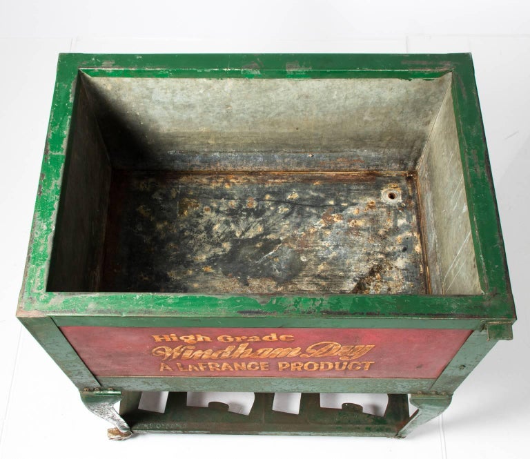 Vintage Ice Chest For Sale at 1stDibs