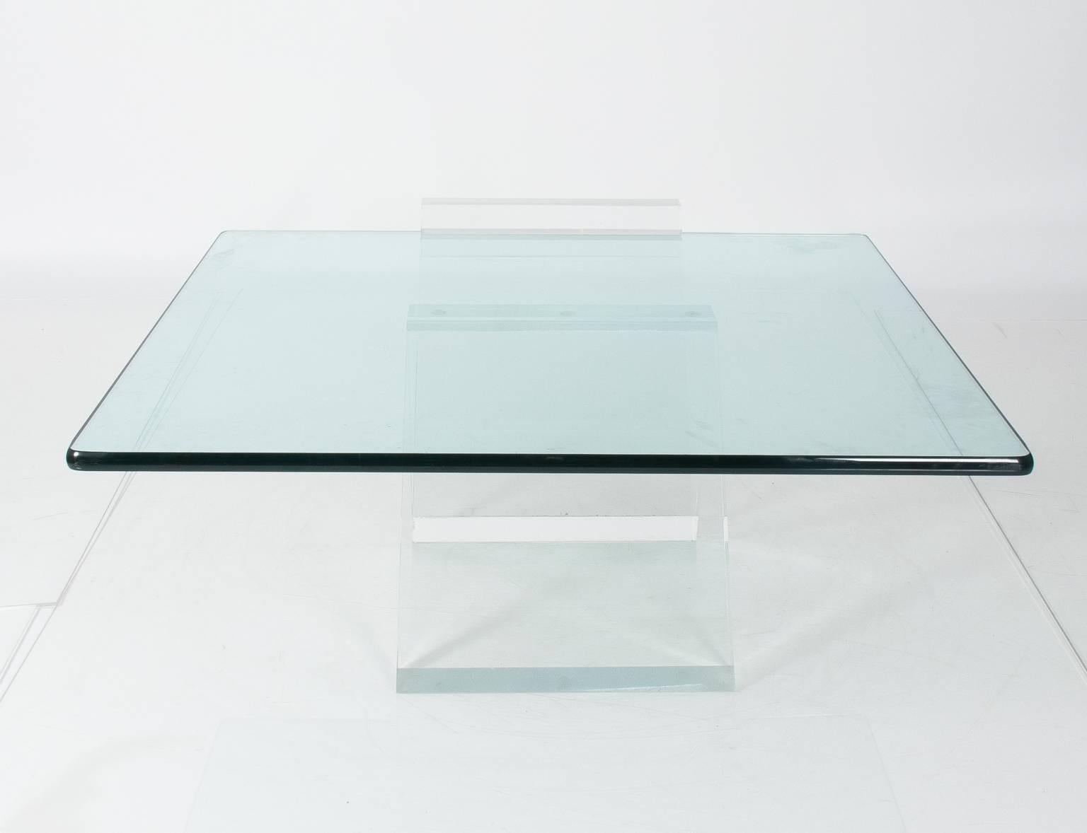 Mid-20th century modern glass table.
   