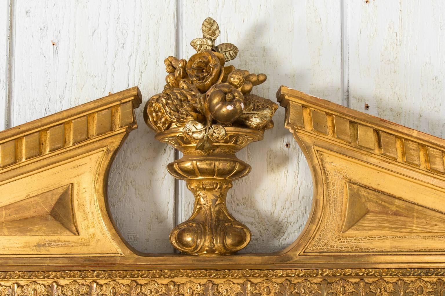 Neoclassical Mirror with Gold Gilt For Sale 1