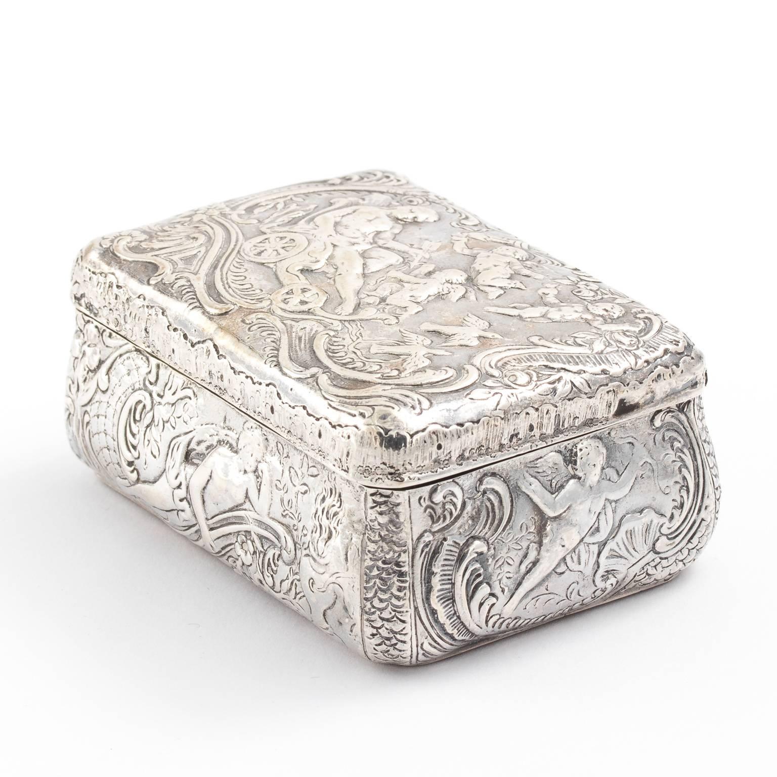 Sterling Silver Repoussé Trinket Box, circa 1900 3