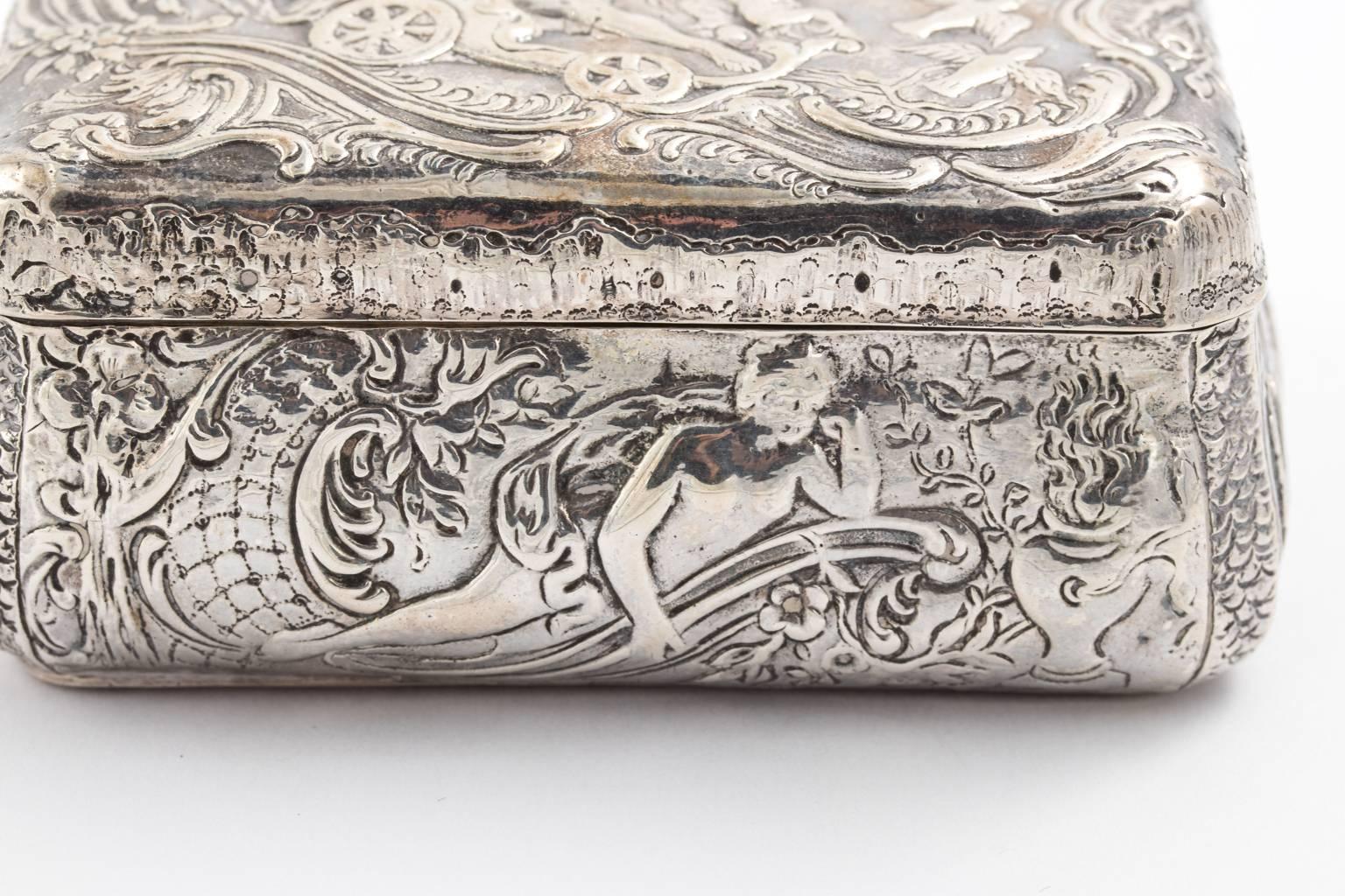 Sterling Silver Repoussé Trinket Box, circa 1900 4