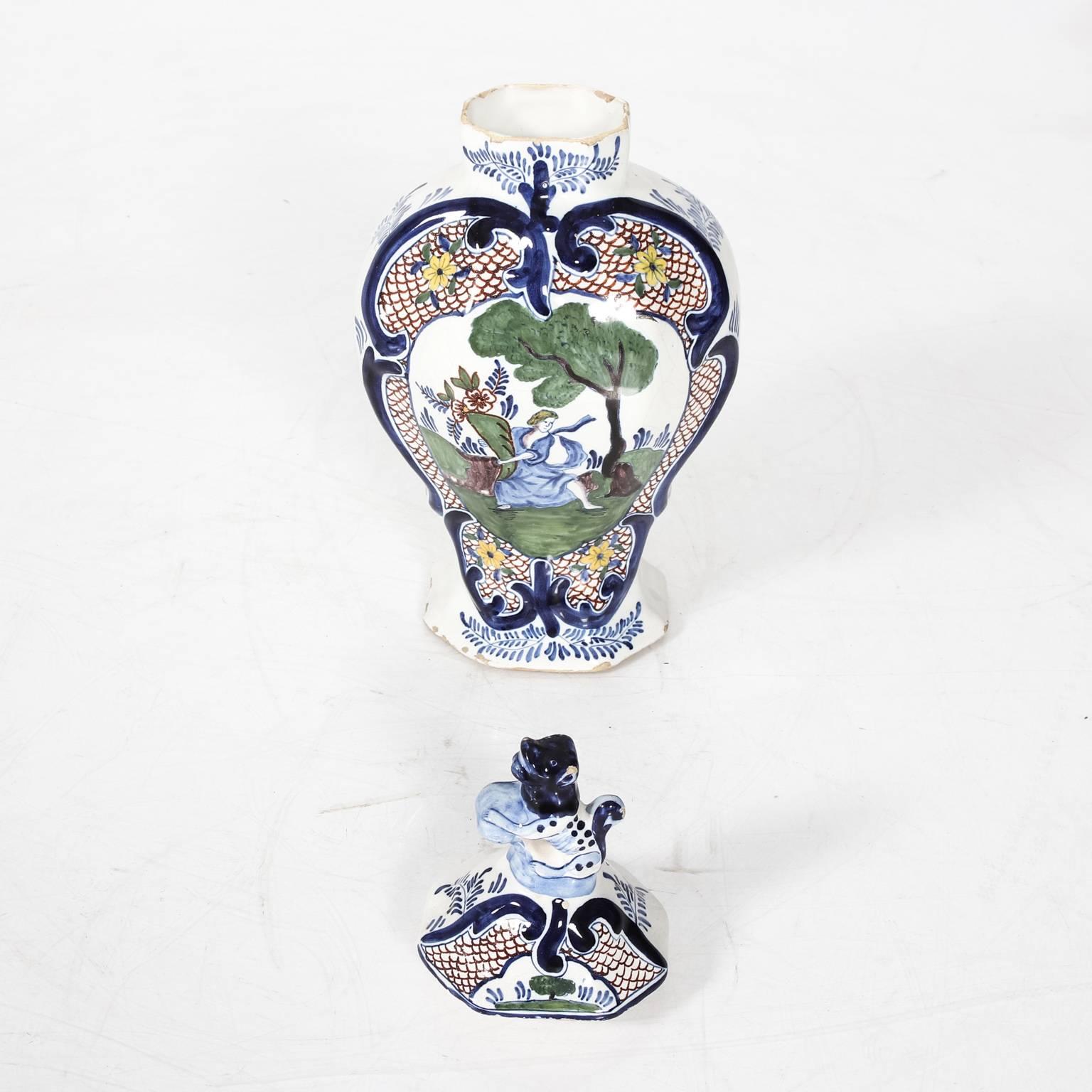 Pair of 18th Century Dutch Delft Vases In Good Condition In Stamford, CT