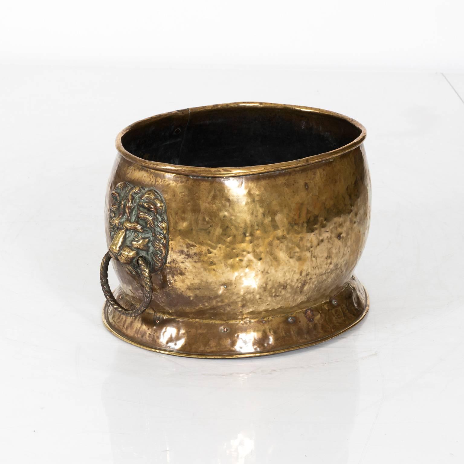 18th Century Brass Wine Cooler In Good Condition For Sale In Stamford, CT
