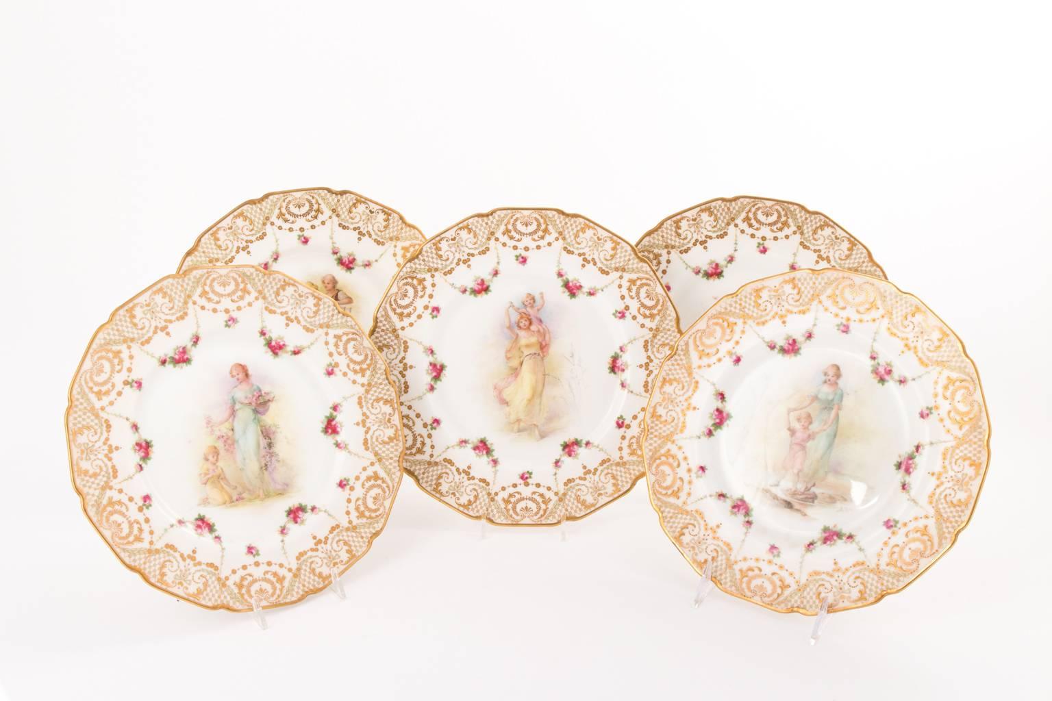 Set of Decorative Service Plates In Good Condition For Sale In Stamford, CT