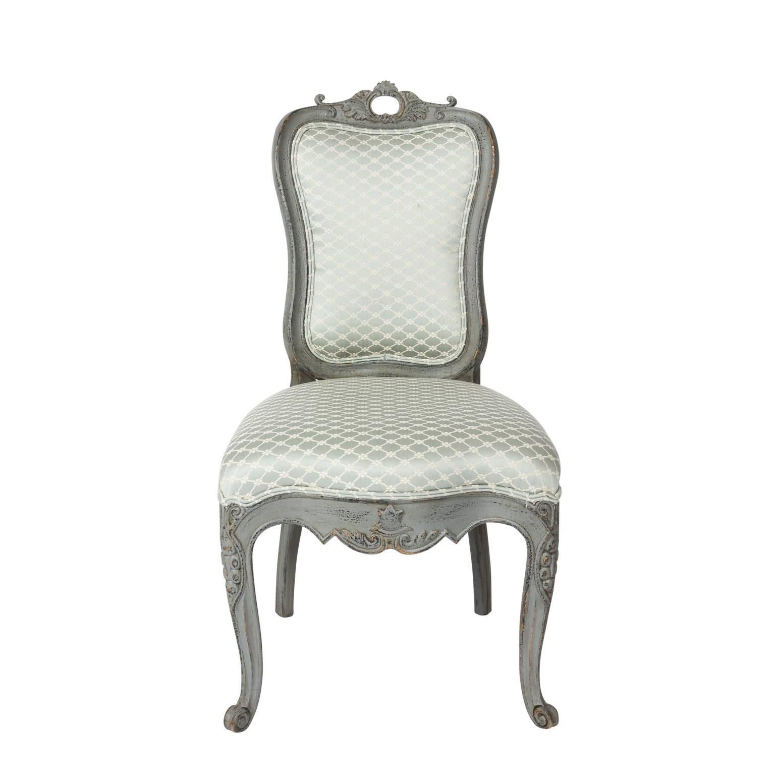 Set of Six 19th Century Gray-Painted Dining Chairs For Sale 1