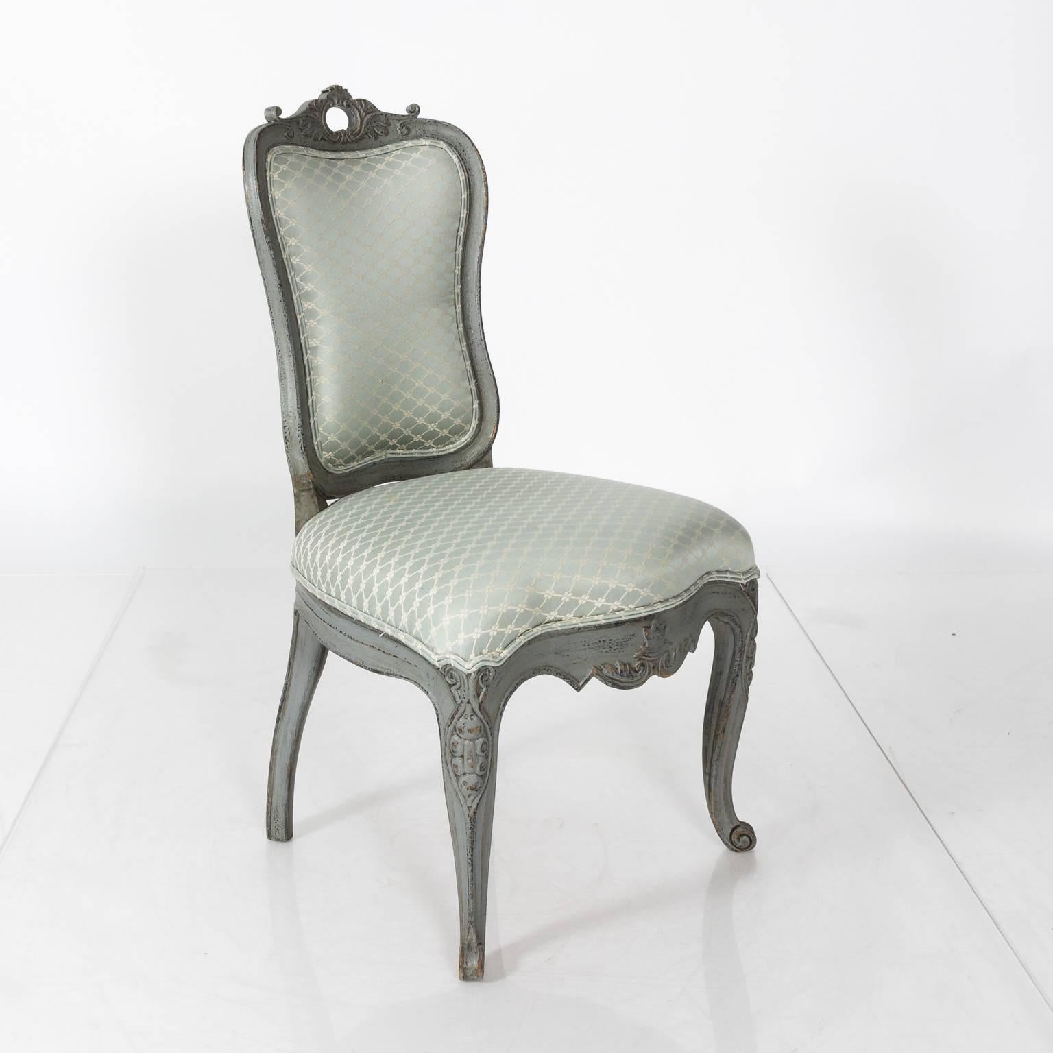 Set of Six 19th Century Gray-Painted Dining Chairs For Sale 5
