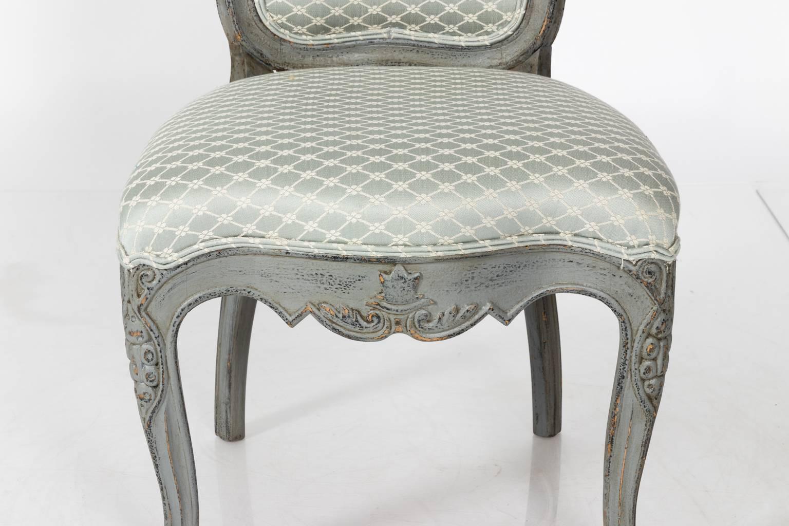 Set of Six 19th Century Gray-Painted Dining Chairs For Sale 2