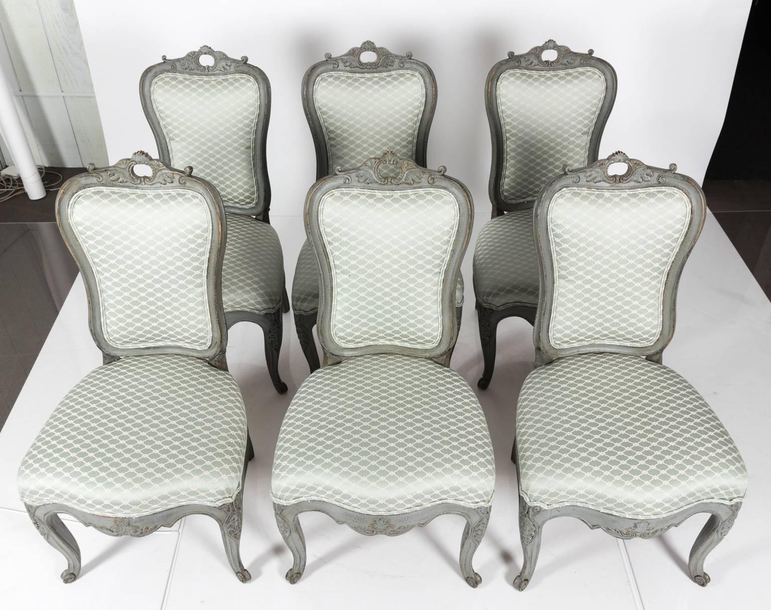 Set of Six 19th Century Gray-Painted Dining Chairs In Good Condition For Sale In Stamford, CT