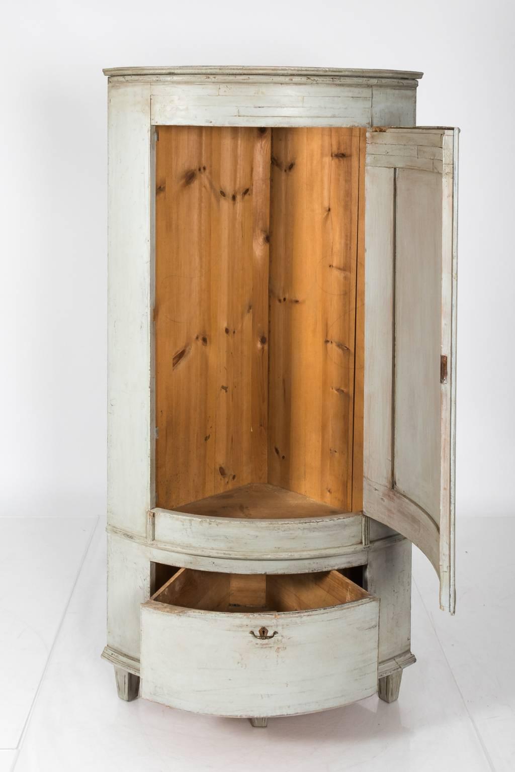 Painted Early 19th Century Gustavian Corner Cabinet For Sale