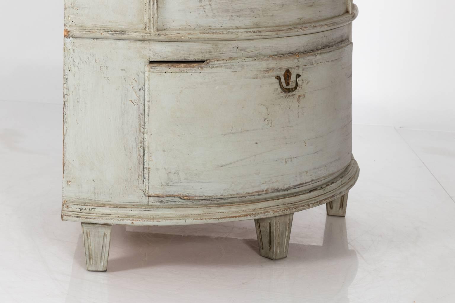 Early 19th Century Gustavian Corner Cabinet For Sale 2