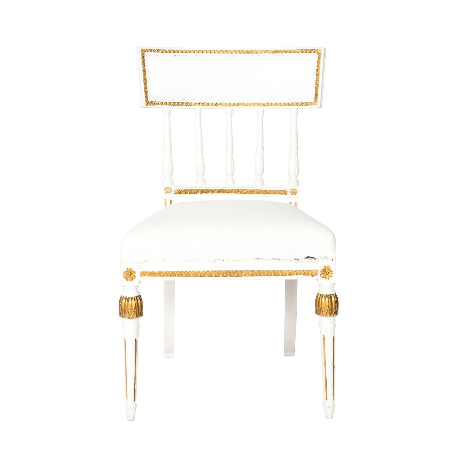 Swedish Pair of 1800s Gilded and White-Painted Gustavian Chairs