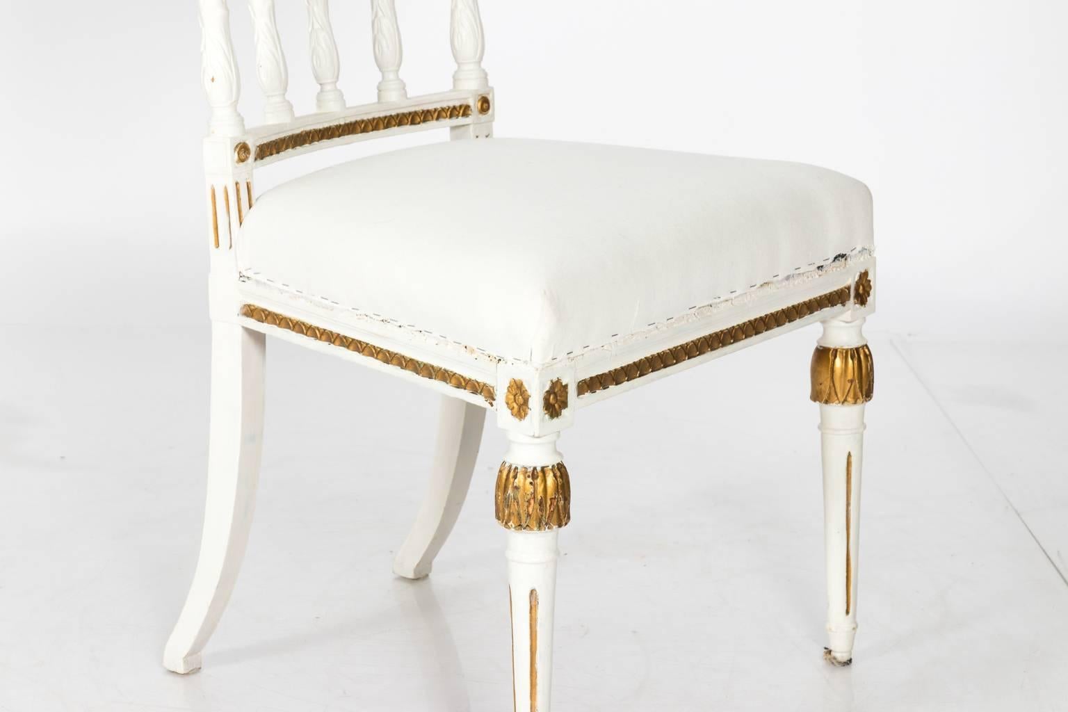 Early 19th Century Pair of 1800s Gilded and White-Painted Gustavian Chairs