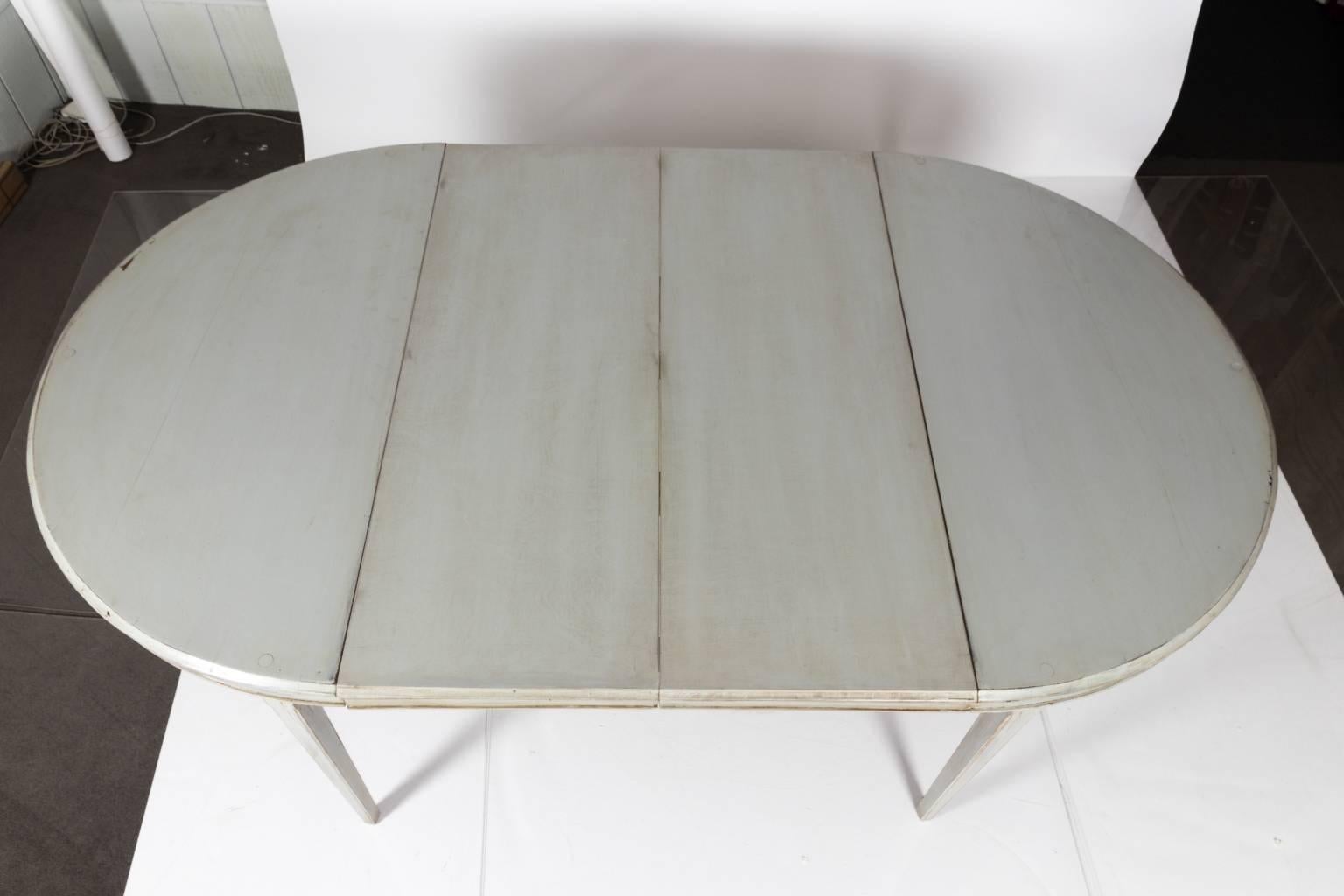 19th Century Painted Oval Gustavian Extending Dining Table 
