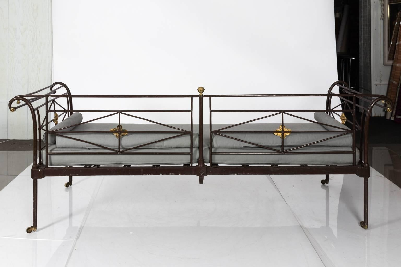 RW Winfield & Son Cast Iron Daybed, circa 1890s In Good Condition In Stamford, CT