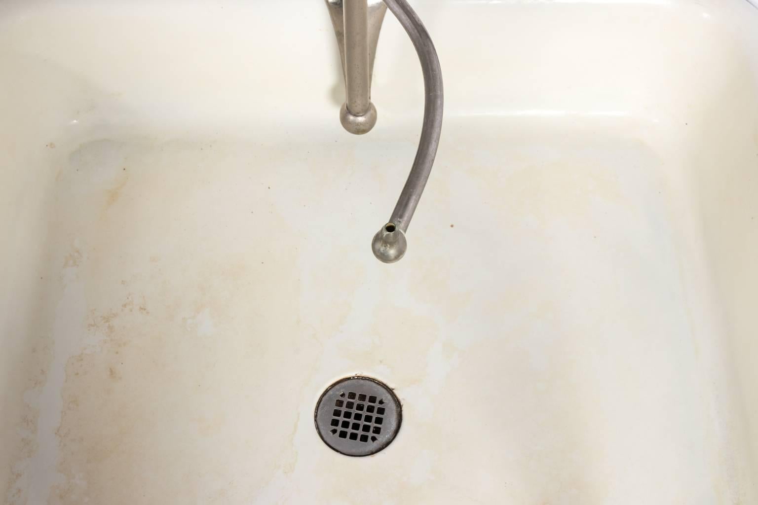 Rib Cage Style Shower In Fair Condition In Stamford, CT