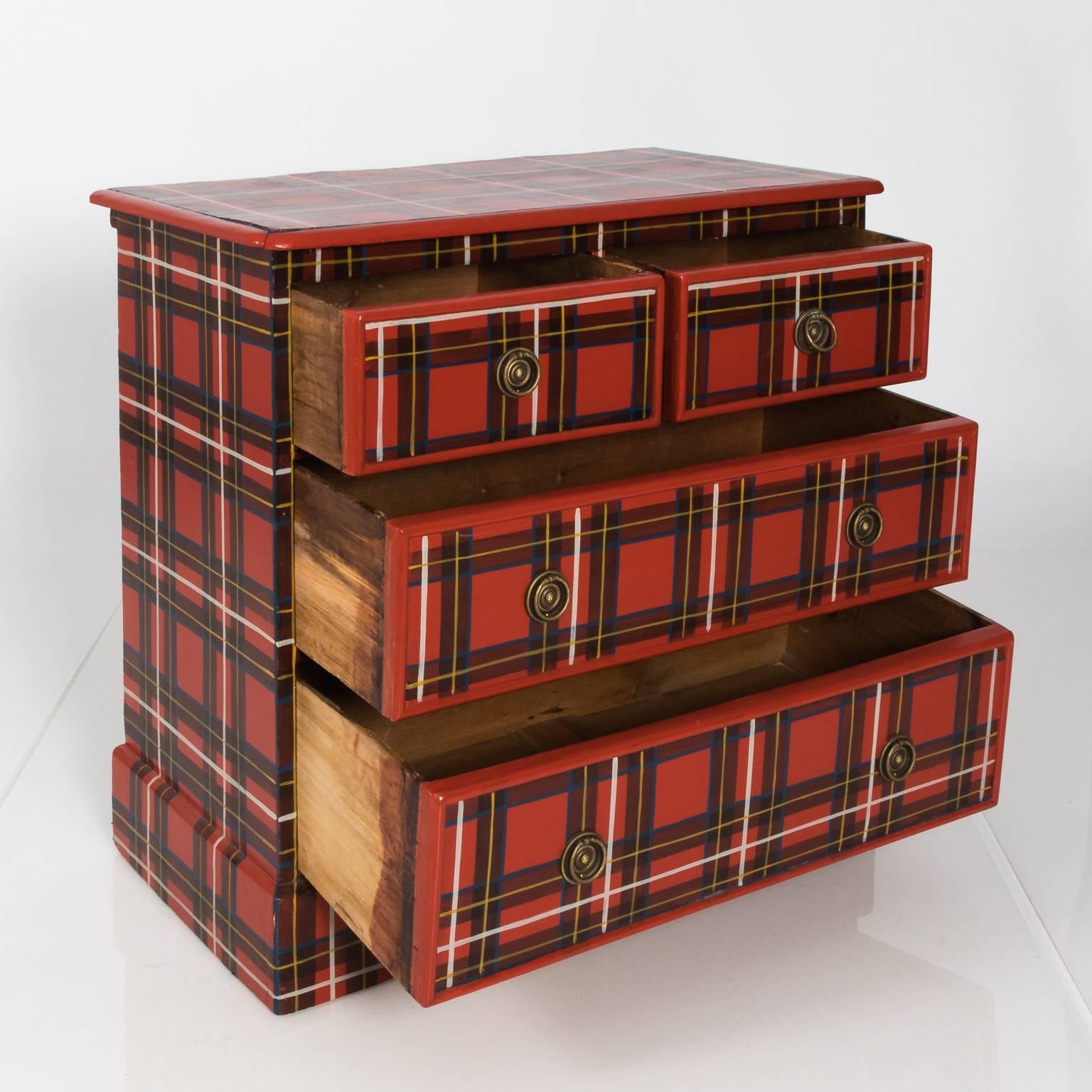 Victorian Plaid Painted Chest In Good Condition In Stamford, CT