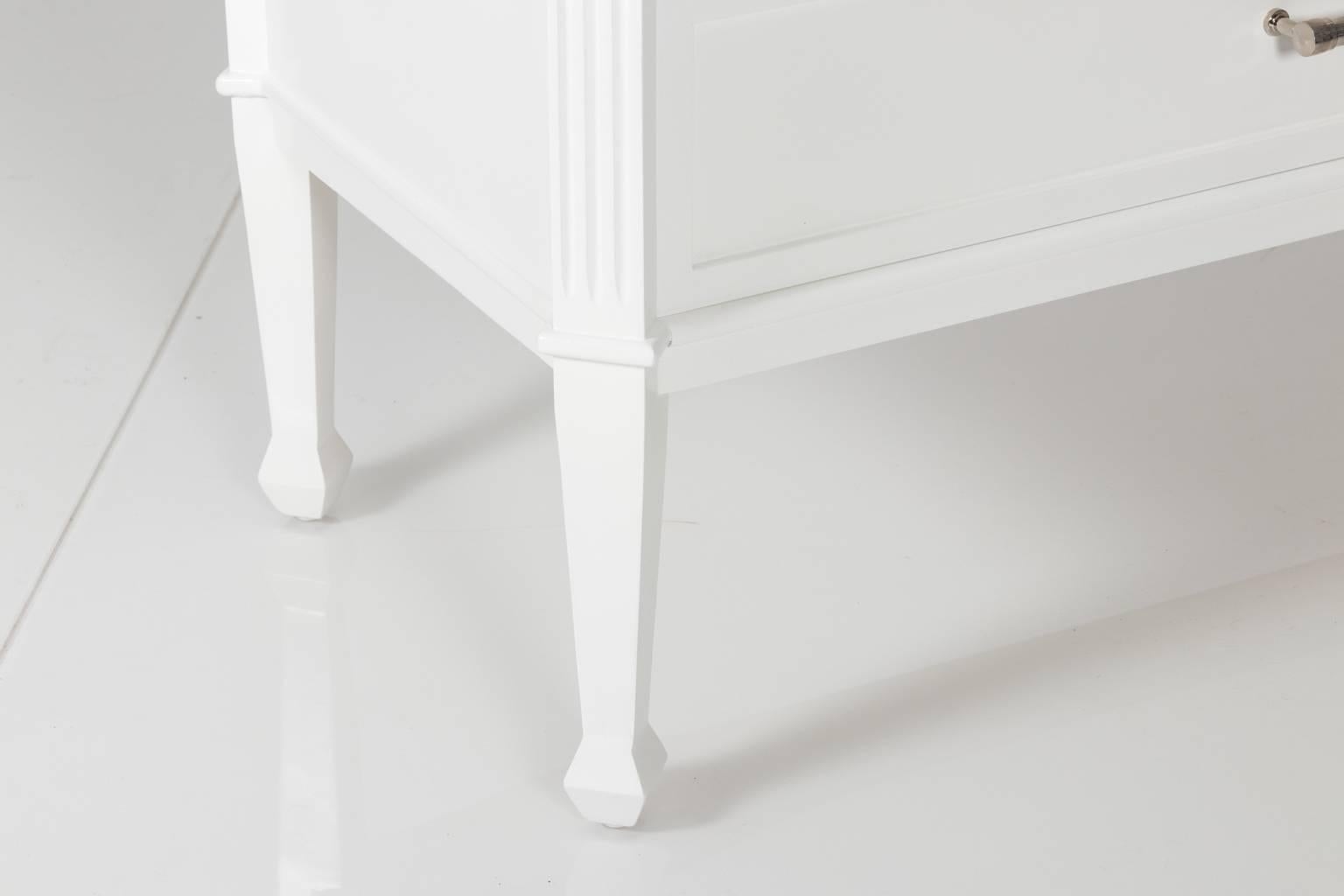 Lacquered Pair of Modern White lacquered Commodes  For Sale