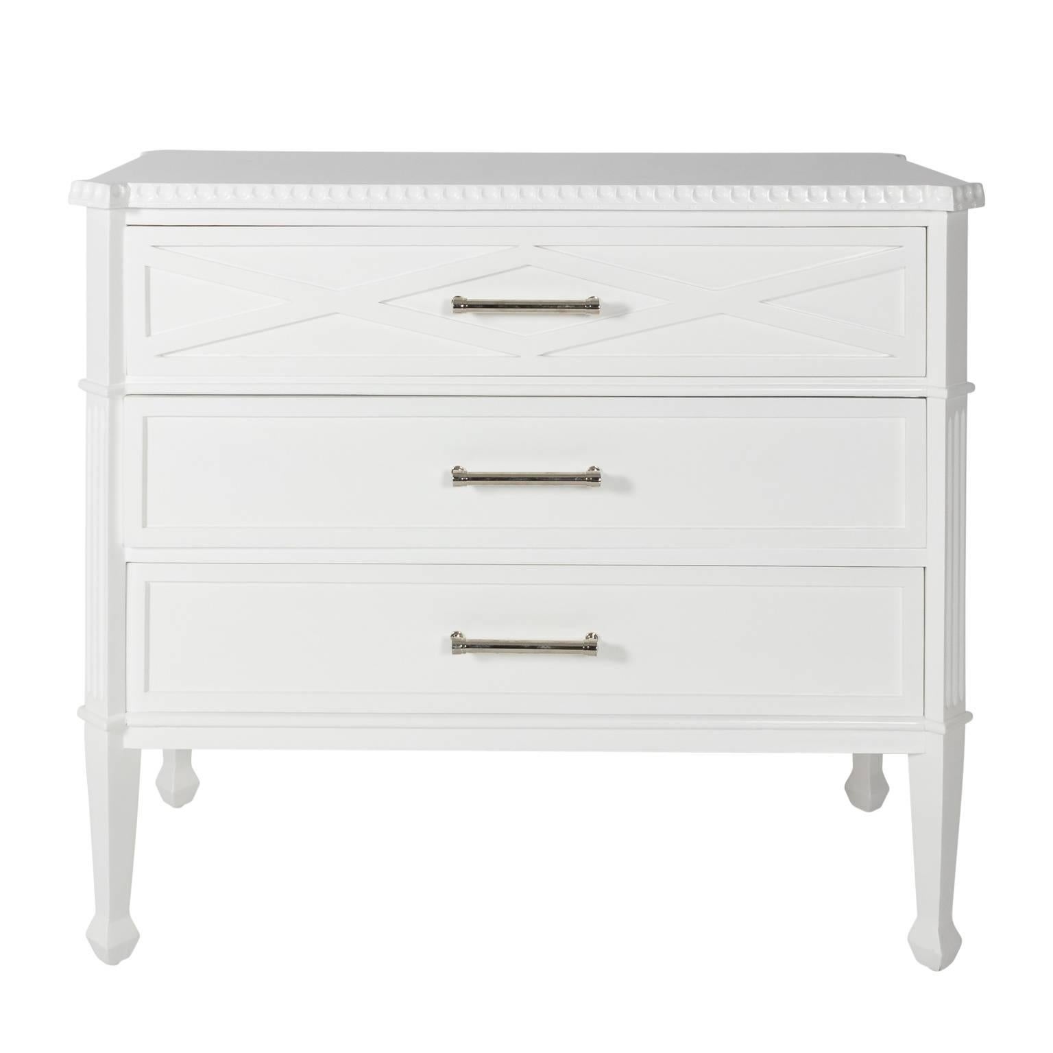 Pair of Modern White lacquered Commodes  For Sale 3