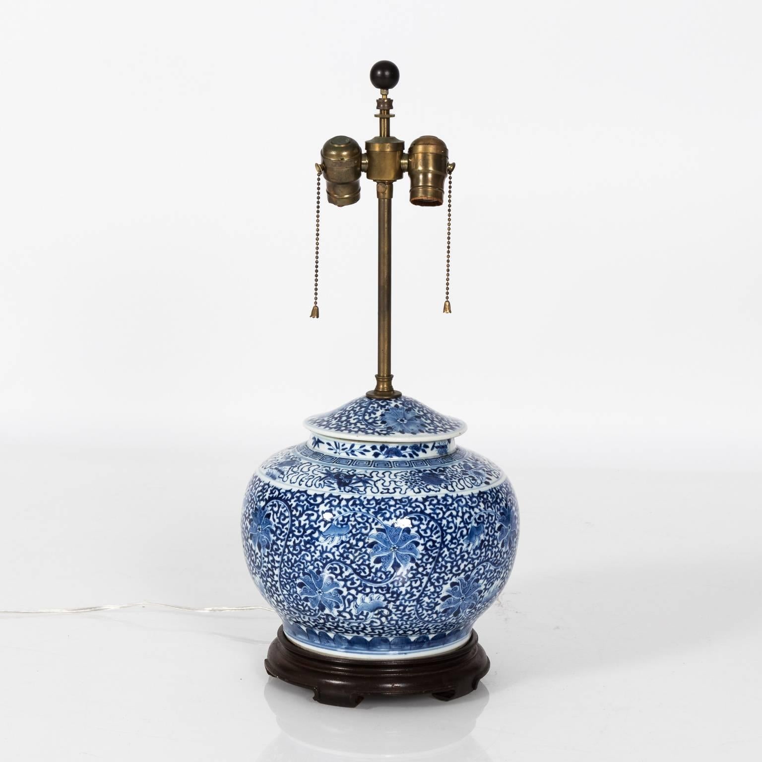 Table lamp made from Chinese blue white ginger jar, the jar and lid are very finely hand-painted in flower and vine pattern. One of the best you can find during that period. Great condition with no chips or cracks.