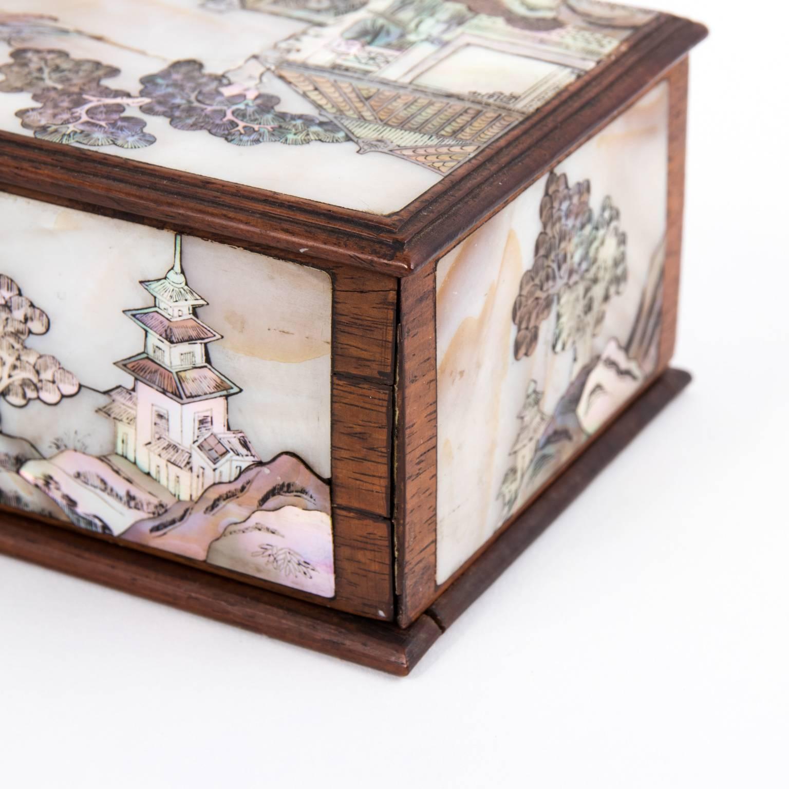 Chinese Inlaid Wood Box  For Sale 3