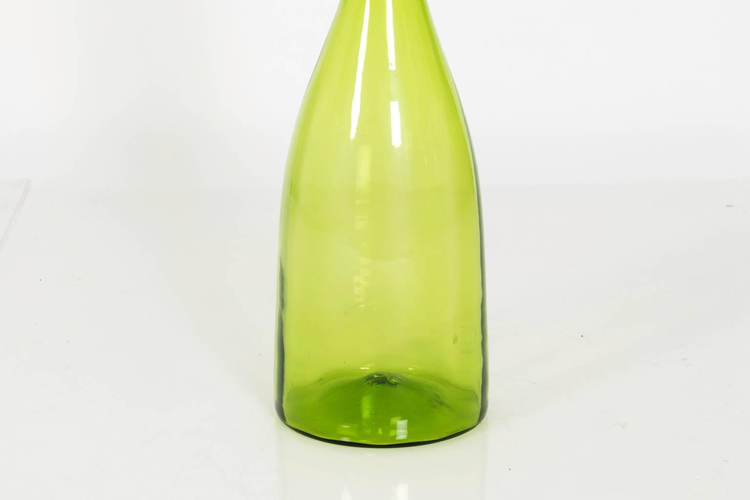 Handblown Blenko glass vase with a pointed stopper, circa 1970s.
