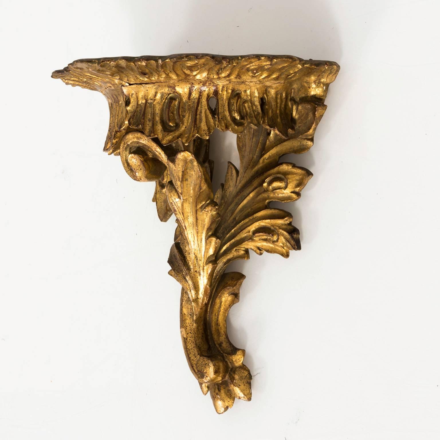 Carved Pair of Italian Giltwood Brackets For Sale