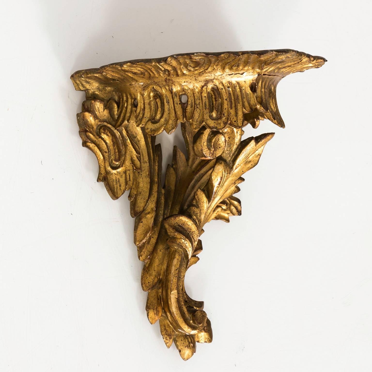 Baroque Pair of Italian Giltwood Brackets For Sale