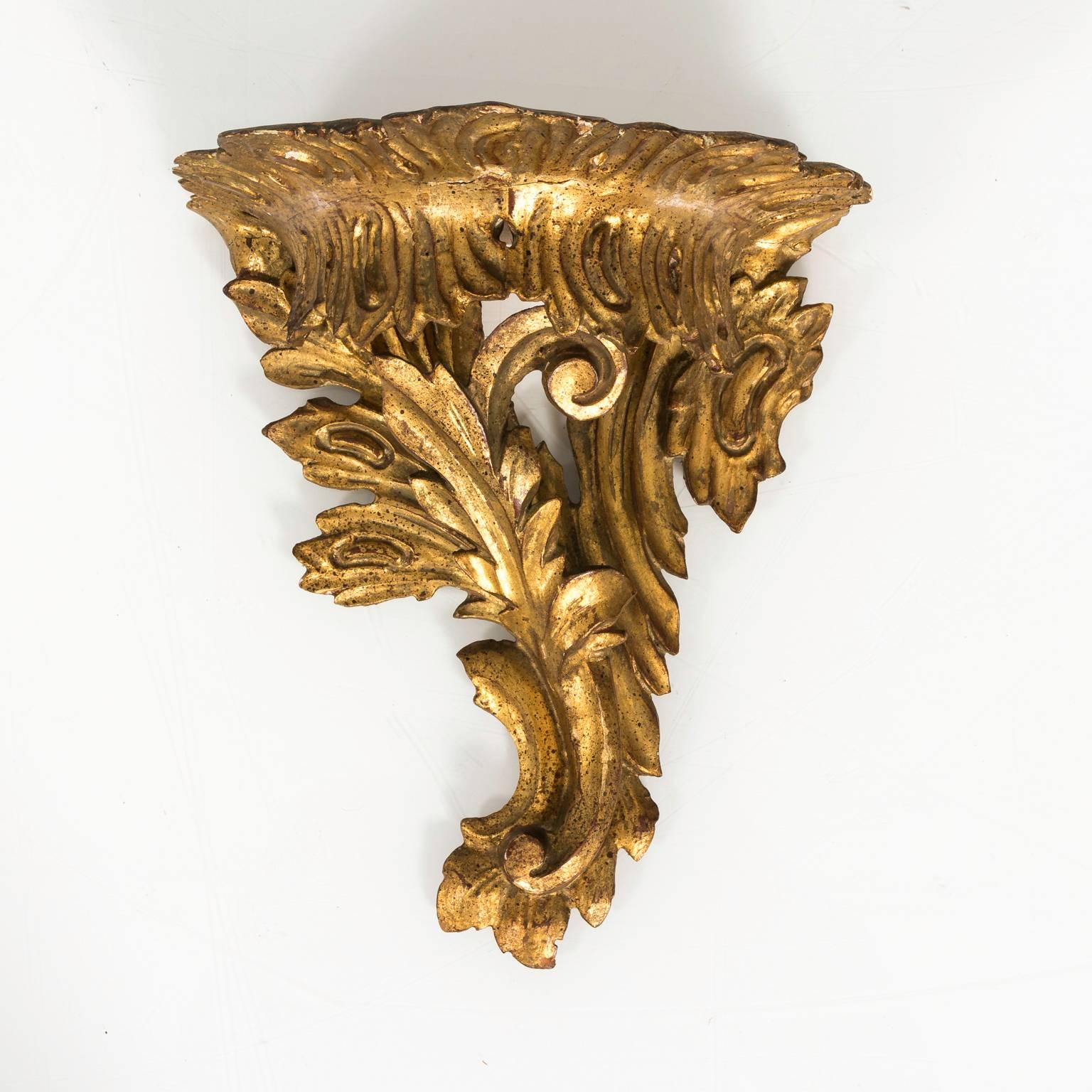 Late 20th Century Pair of Italian Giltwood Brackets For Sale