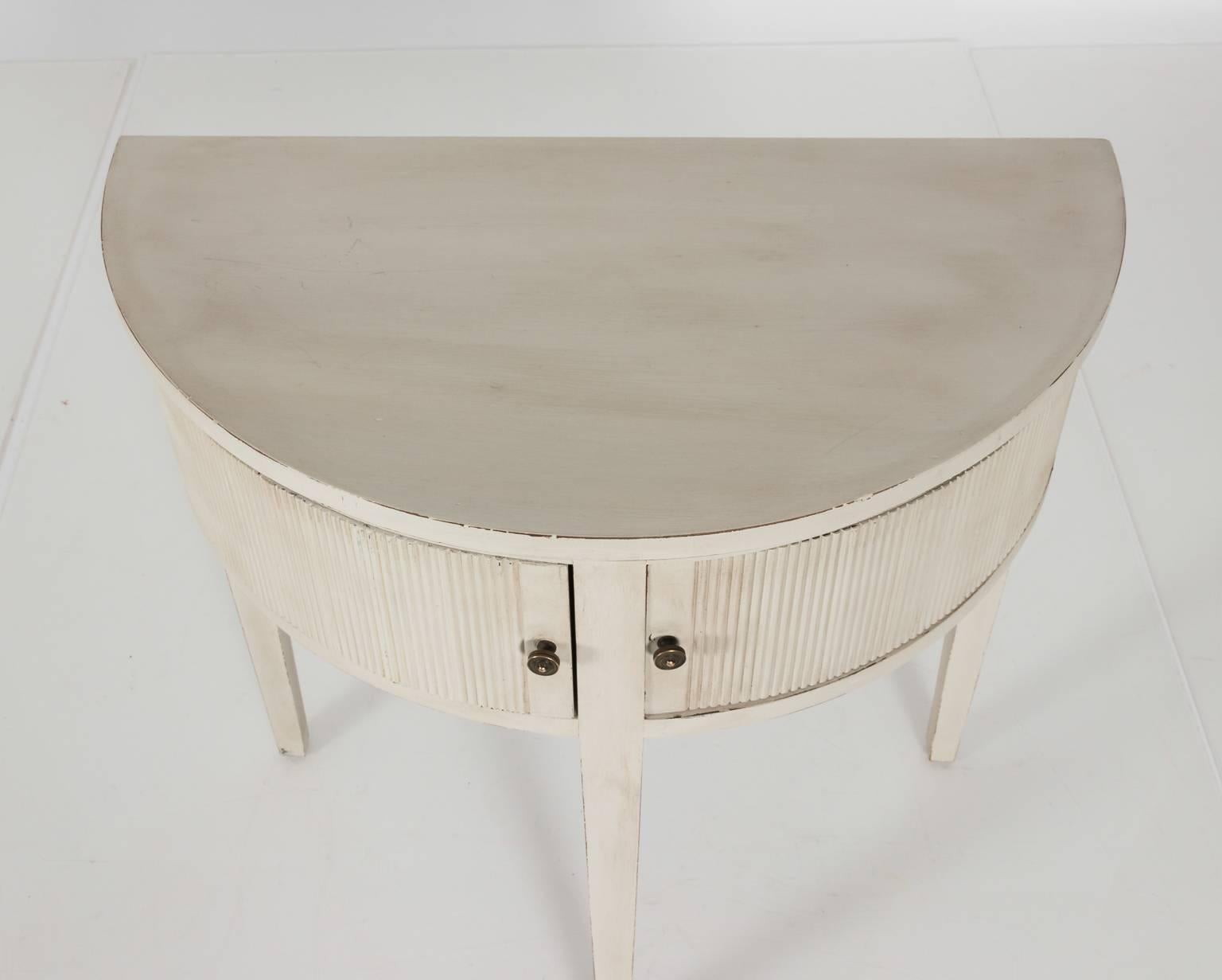Gustavian Demilune Table In Good Condition In Stamford, CT