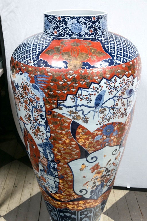Large Pair of Imari Style Porcelain Lidded Vases For Sale at 1stDibs